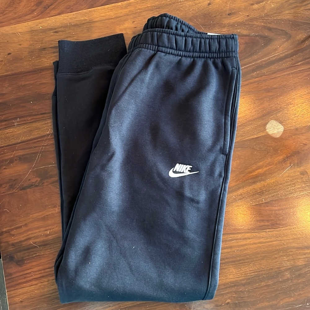 NWT NIKE STANDARD FIT, taper leg, regular length sweatpants